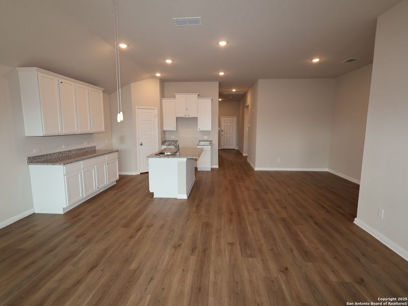 Spacious, unfurnished interior of a new home in Agave, San Antonio (Image 25).