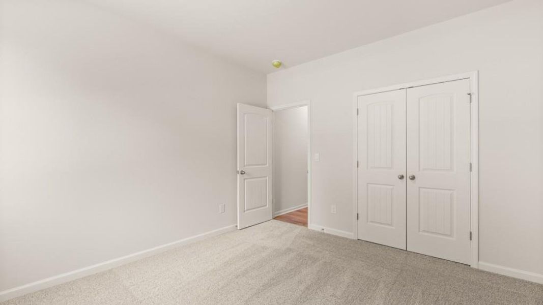 Spacious, unfurnished interior of a new home in Falcon Landing, Gainesville (Image 30).