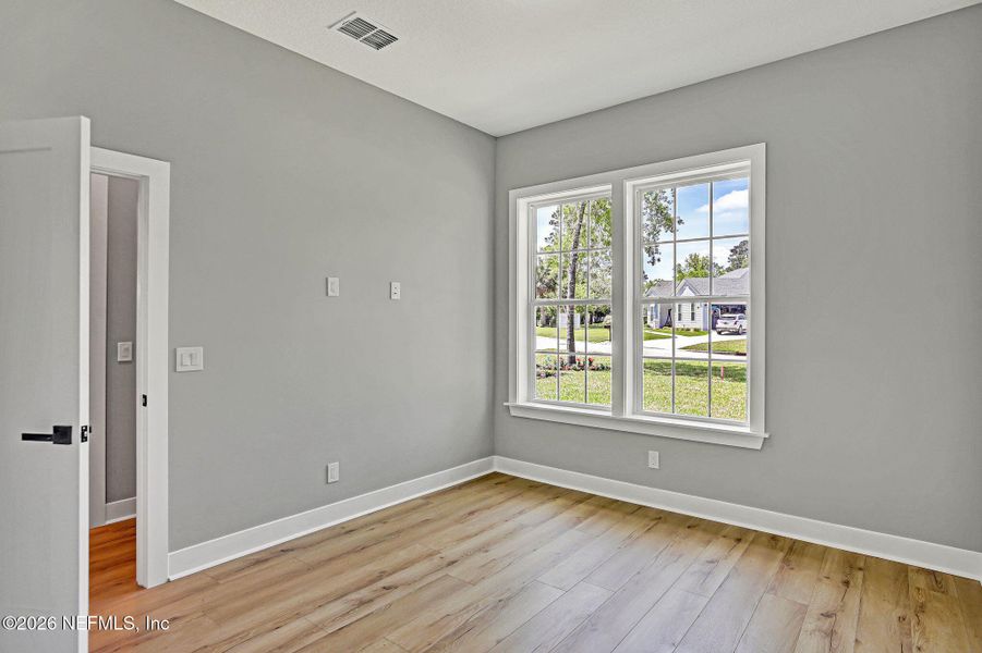 Spacious, unfurnished interior of a new home in , Green Cove Springs (Image 20).
