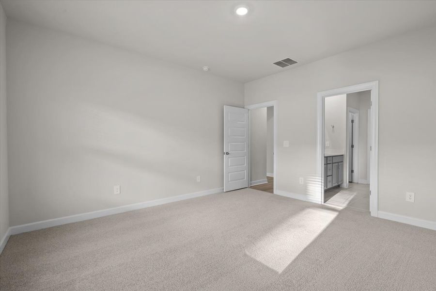 Spacious, unfurnished interior of a new home in Vickery Station, Woodruff (Image 21).