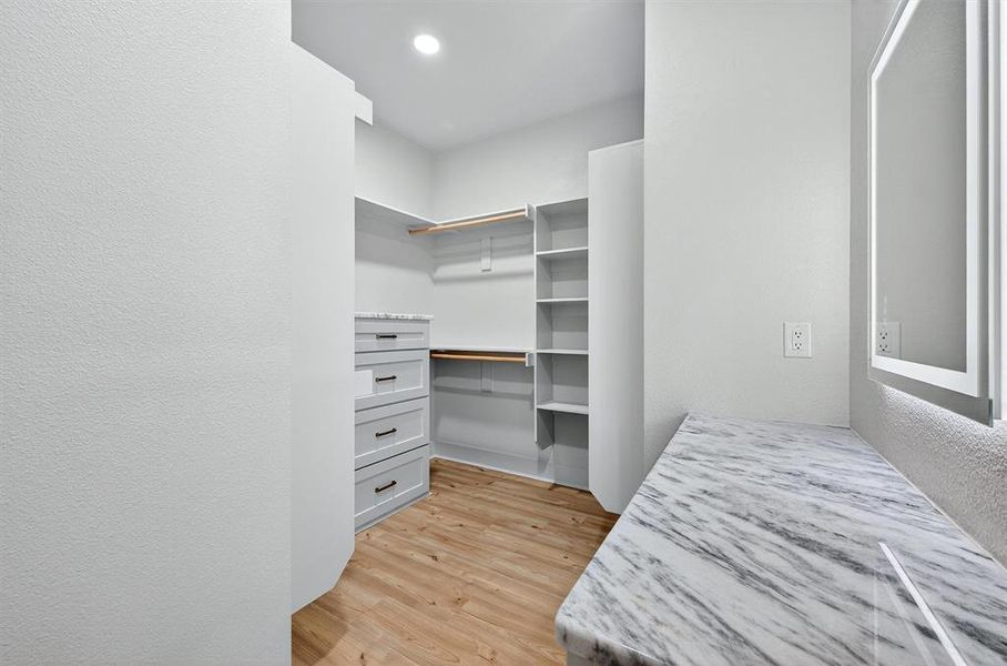 Spacious, unfurnished interior of a new home in , Sherman (Image 12).