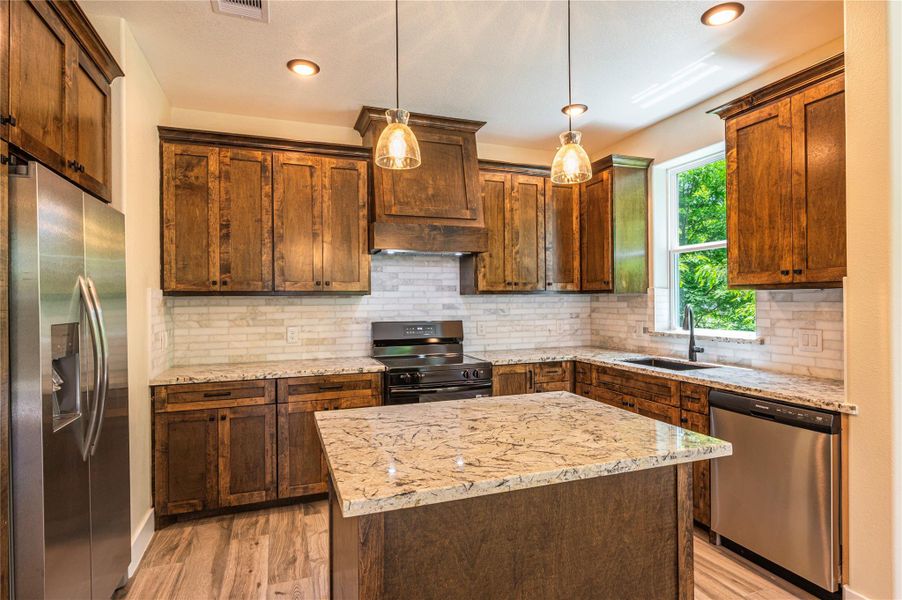 Furnished interior view inside a new home in , Texas City (Image 9).