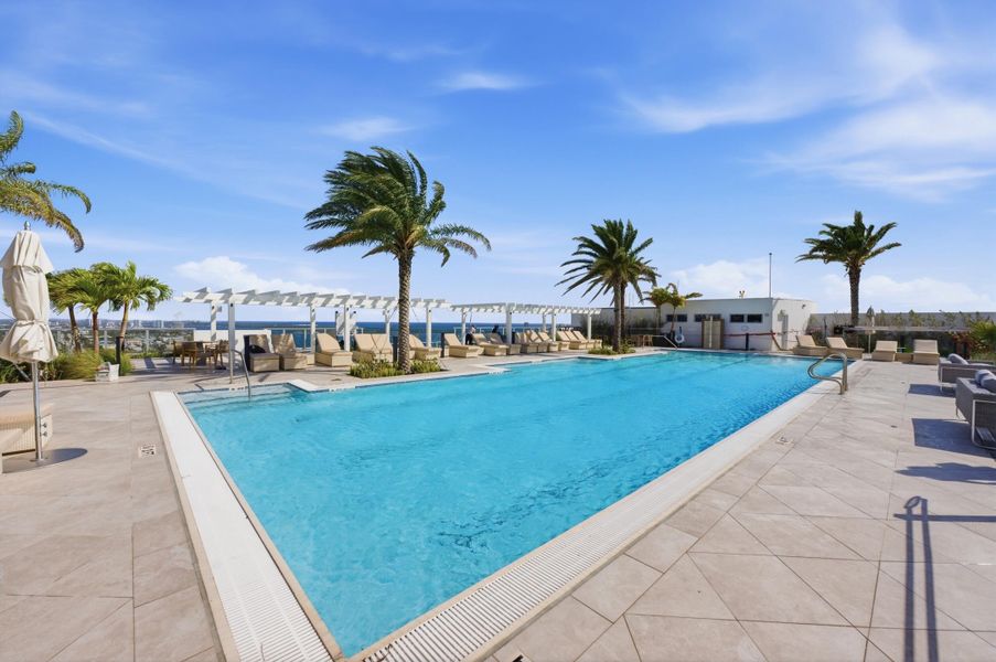 ROOFTOP LAP POOL