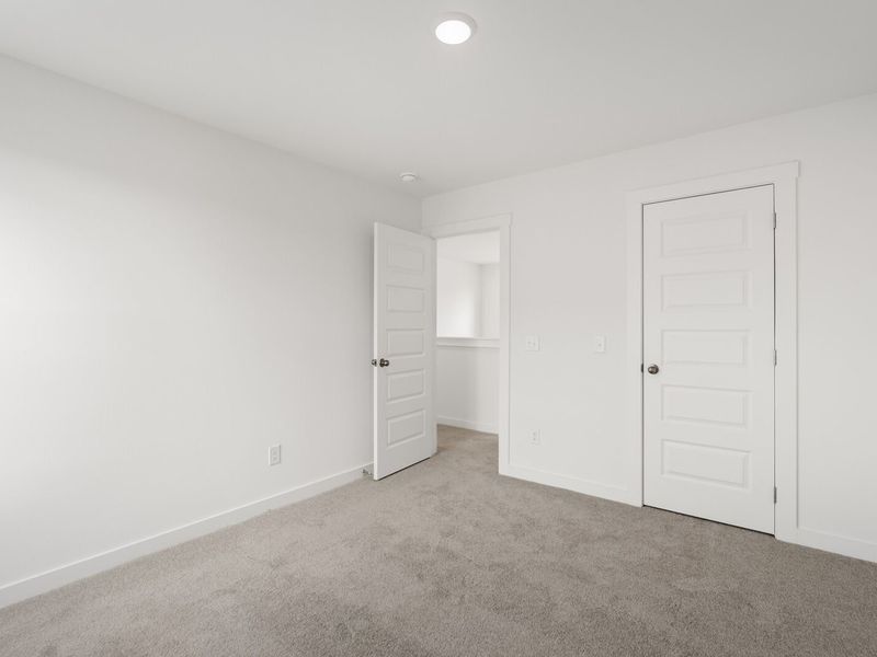 Spacious, unfurnished interior of a new home in Sage Farms, White House (Image 28).