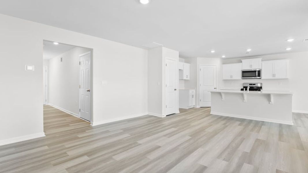 Spacious, unfurnished interior of a new home in Cedar Gap, Fountain Inn (Image 21).