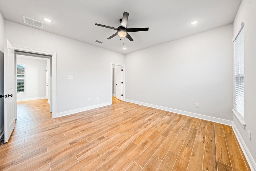 Spacious, unfurnished interior of a new home in Crescent and Symphony at Hammock Bay, Freeport (Image 19). Spacious, unfurnished interior of a new home in Crescent and Symphony at Hammock Bay, Freeport (Image 19).