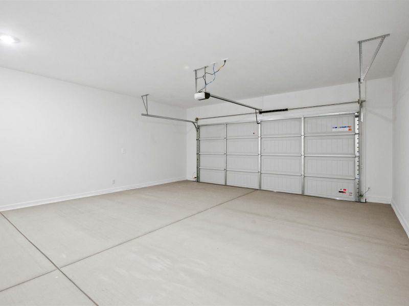 Spacious, unfurnished interior of a new home in Summerstone II, Marana (Image 12).