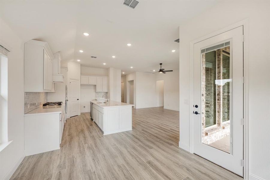 Spacious, unfurnished interior of a new home in Eagle Glen 50, Alvarado (Image 21). Spacious, unfurnished interior of a new home in Eagle Glen 50, Alvarado (Image 21).