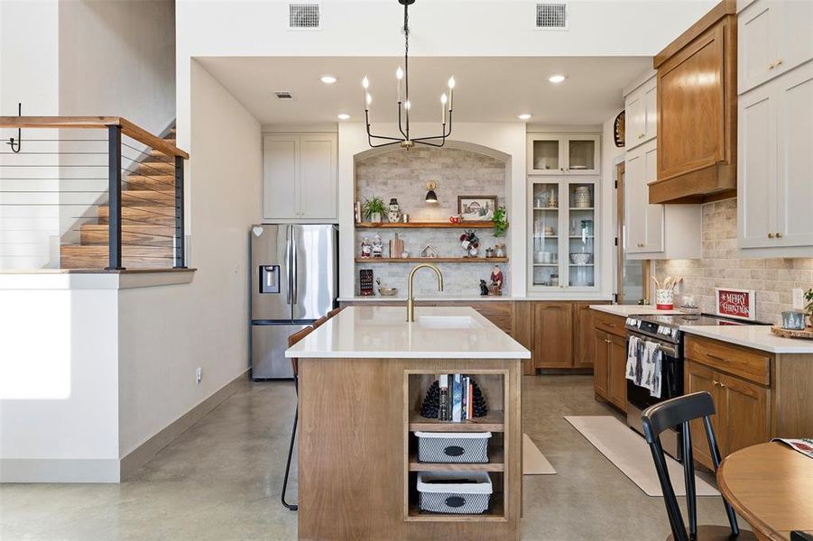 Furnished interior view inside a new home in , Lipan (Image 10).