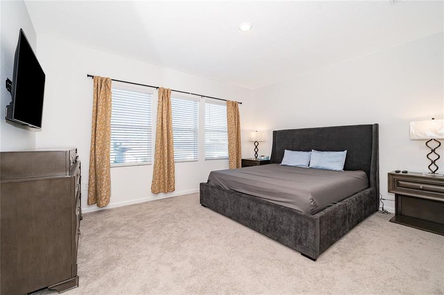 Furnished interior view inside a new home in , Orlando (Image 13).