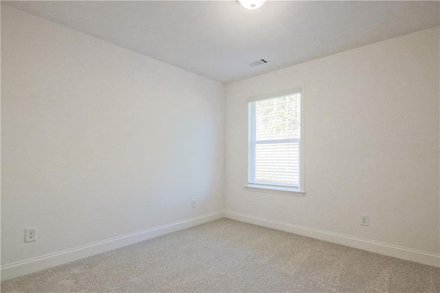 Spacious, unfurnished interior of a new home in Hellen Valley, Braselton (Image 24).