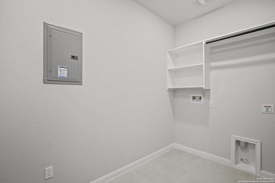 Spacious, unfurnished interior of a new home in Ladera, San Antonio (Image 28). Spacious, unfurnished interior of a new home in Ladera, San Antonio (Image 28).