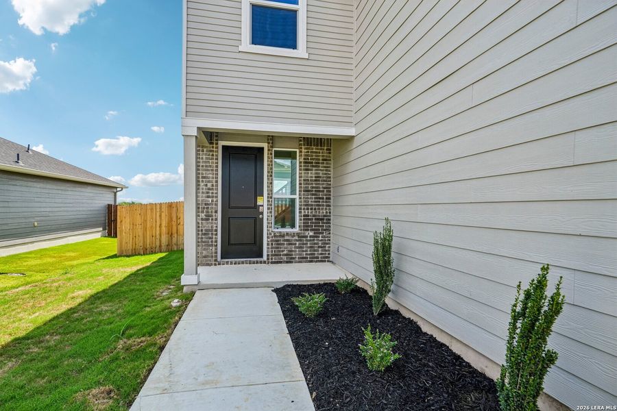 Exterior details and patio area of a home in Woodside Farms, Seguin (Image 3).