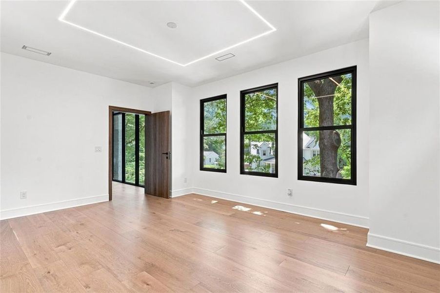 Spacious, unfurnished interior of a new home in , Atlanta (Image 26).