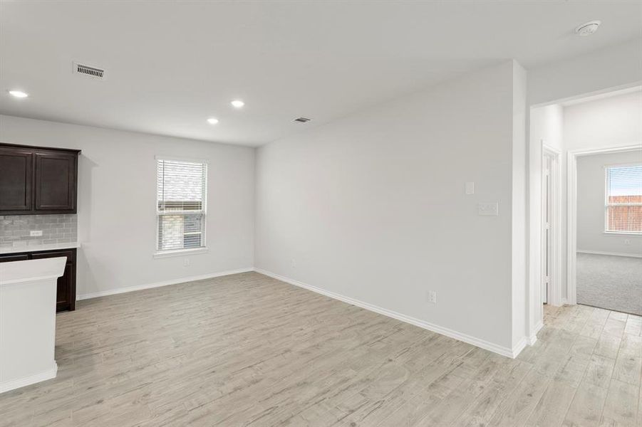 11. 2512 Russell - Dining