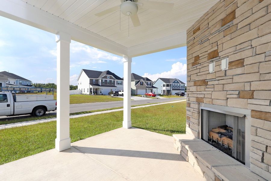 Exterior details and patio area of a home in Arcadia, Myrtle Beach (Image 3).