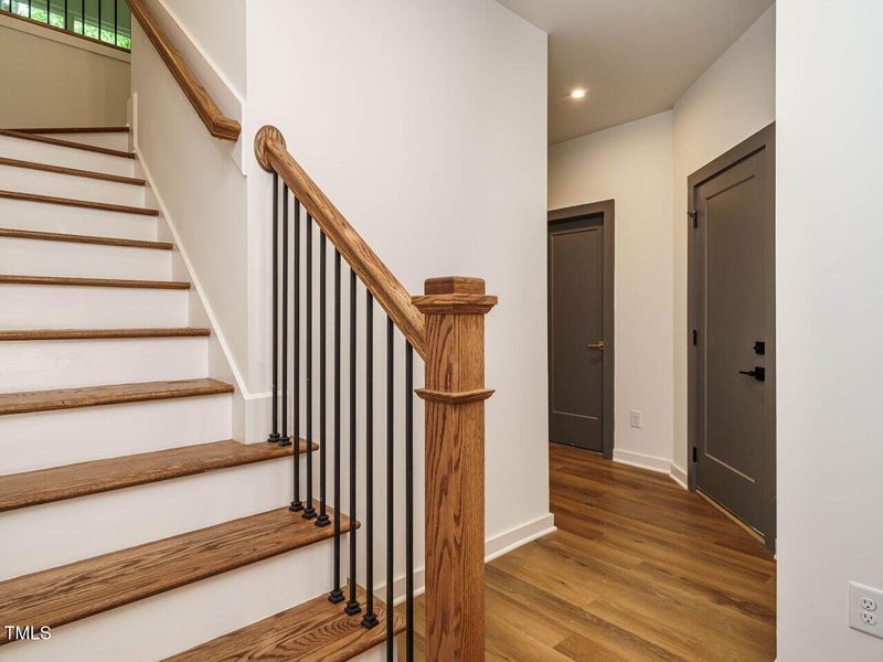 005-1280x960-foyer 005-1280x960-foyer