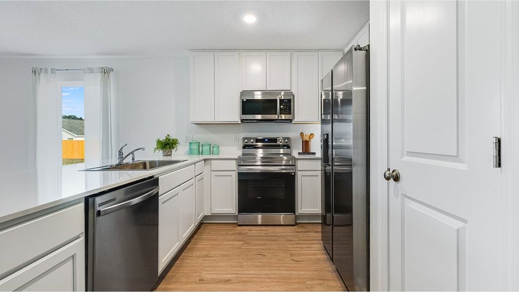 Grove CORE 3320 Newlin Kitchen 3of4 Base2 4 15 25