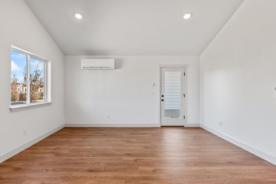 Spacious, unfurnished interior of a new home in Feather Ridge, Redmond (Image 29).