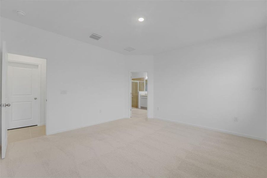 Spacious, unfurnished interior of a new home in Cypress Park Estates, Haines City (Image 18).