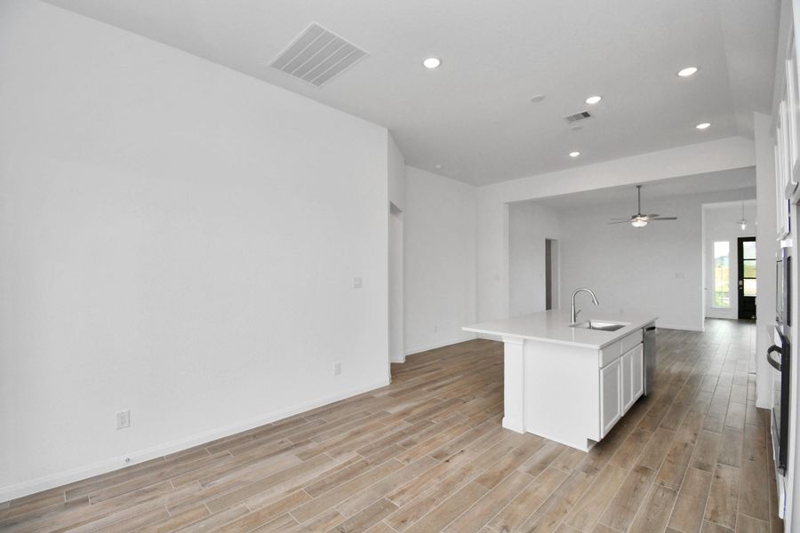 Spacious, unfurnished interior of a new home in Elyson, Katy (Image 28).