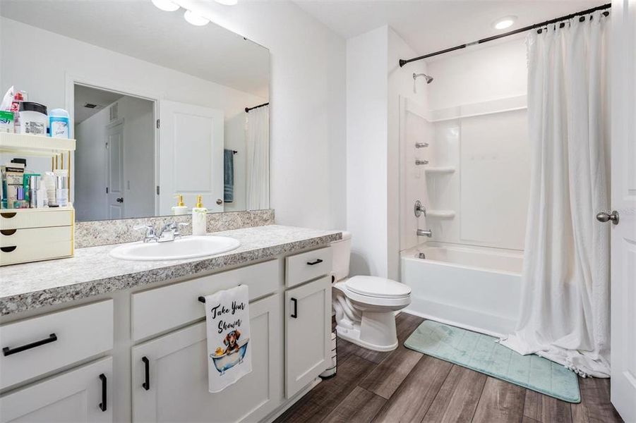 Furnished interior view inside a new home in Dug Creek, Gibsonton (Image 16). Furnished interior view inside a new home in Dug Creek, Gibsonton (Image 16).