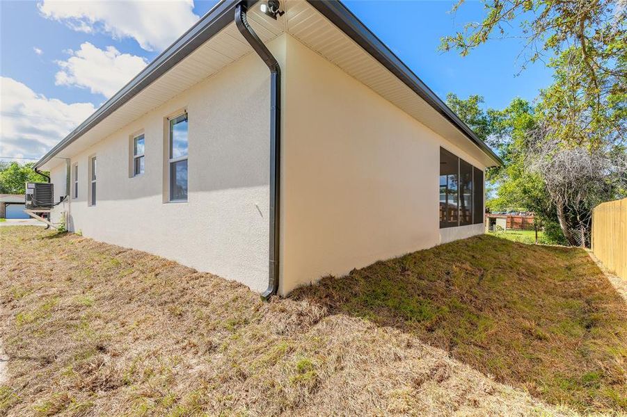 Exterior details and patio area of a home in , Daytona Beach (Image 3).