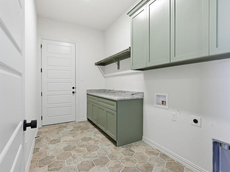 Furnished interior view inside a new home in Silver Sage Farm, Weatherford (Image 7).