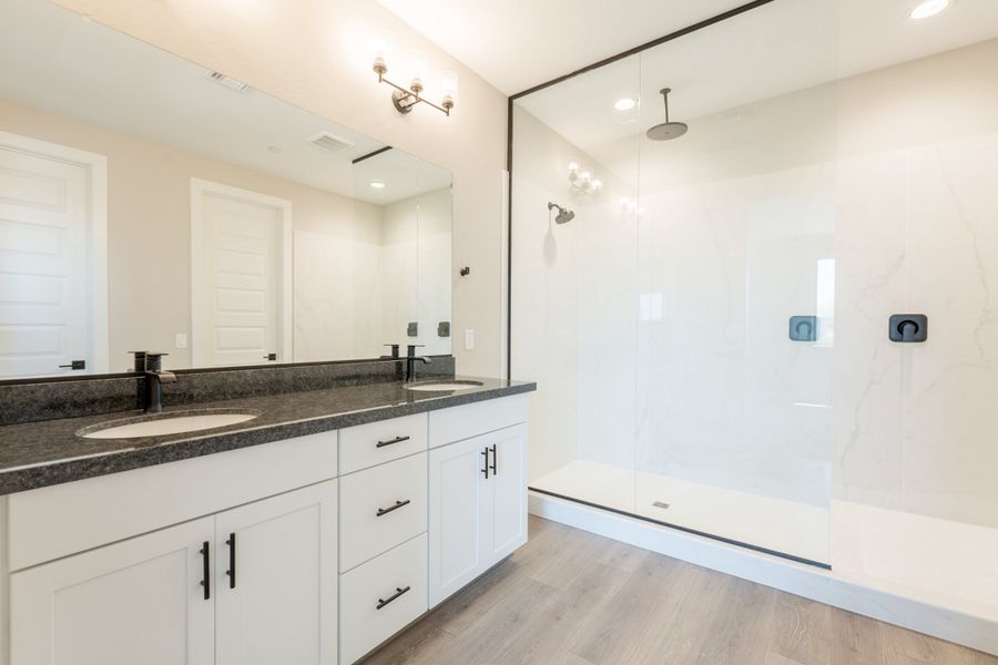 Representative furnished interior of a home built from the Larkspur by DRB Homes in The Villas at Mystic, Peoria (Image 8).