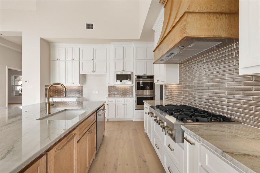 Furnished interior view inside a new home in Dean Farms, Lucas (Image 12).