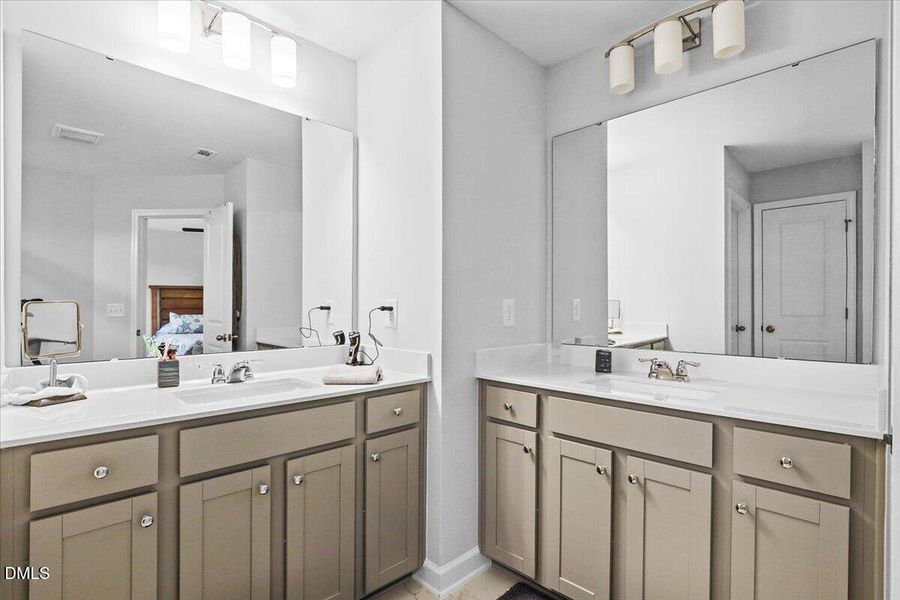 17 Village Edge Dr primary bath 2