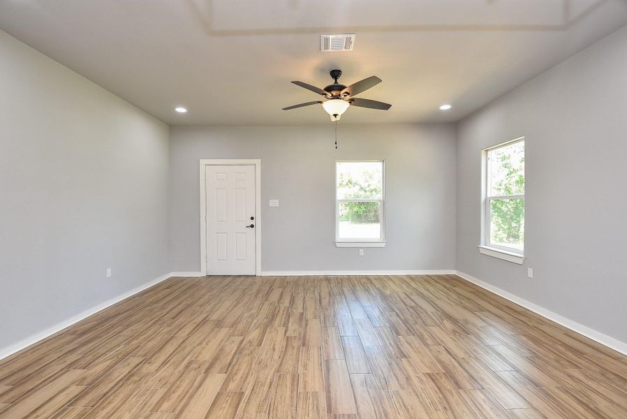 Spacious, unfurnished interior of a new home in , West Columbia (Image 7).
