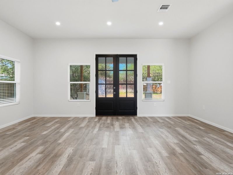 Spacious, unfurnished interior of a new home in , San Antonio (Image 19).