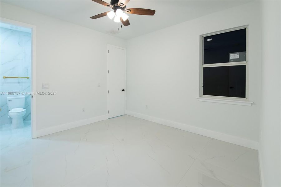 Spacious, unfurnished interior of a new home in , Cape Coral (Image 35).