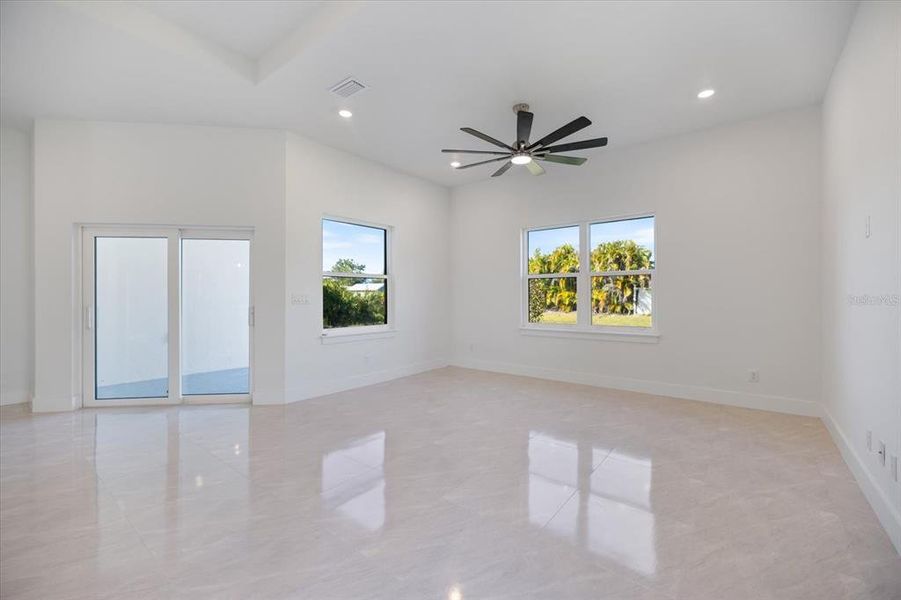 Spacious, unfurnished interior of a new home in , Rotonda West (Image 31).