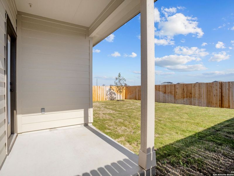 Exterior details and patio area of a home in Hannah Heights, Seguin (Image 3).