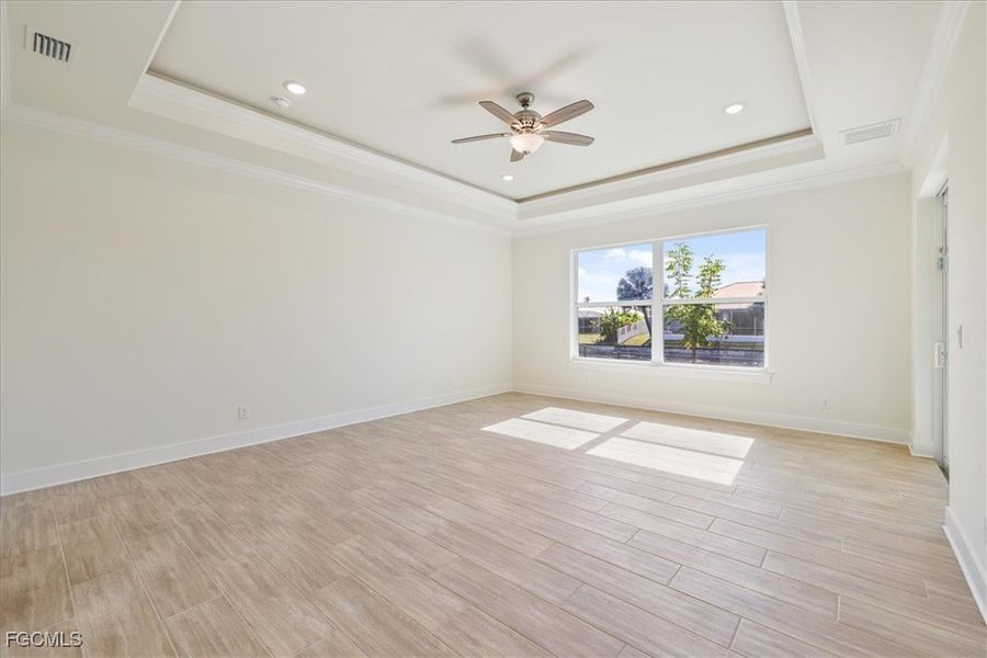 Spacious, unfurnished interior of a new home in Cape Coral, Cape Coral (Image 32).
