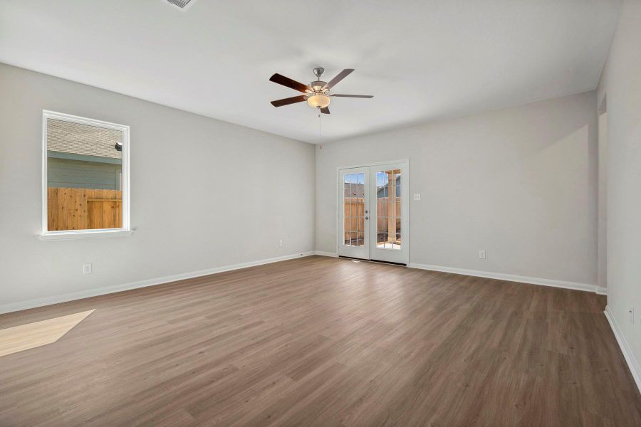 Spacious, unfurnished interior of a new home in Trails at Cochran Ranch, Waller (Image 12).