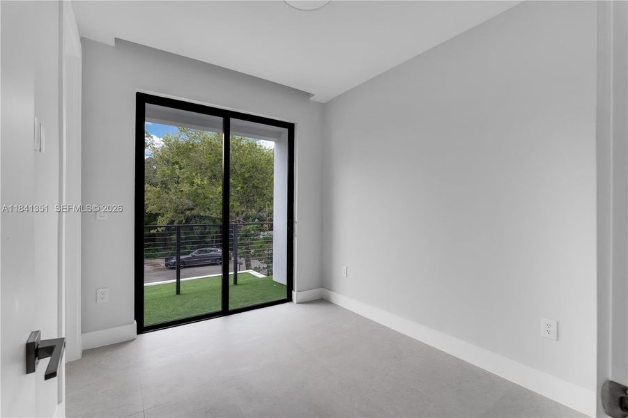 Spacious, unfurnished interior of a new home in , Key Biscayne (Image 80).