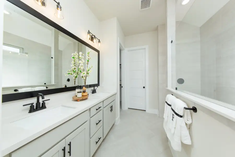Representative furnished interior of a home built from the Abilene by Beazer Homes in Copia Pines, Montgomery (Image 11).