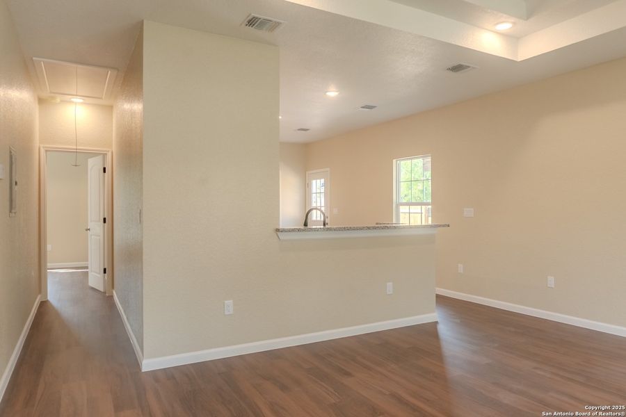 Spacious, unfurnished interior of a new home in , San Antonio (Image 27).