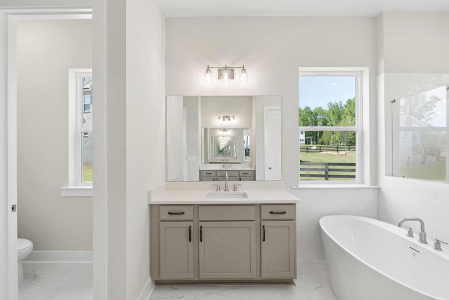 The Castlegrove - Owner's Bath