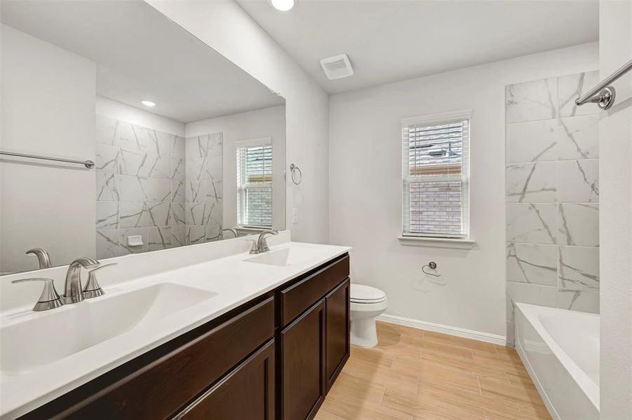 Furnished interior view inside a new home in Elevon, Lavon (Image 9).