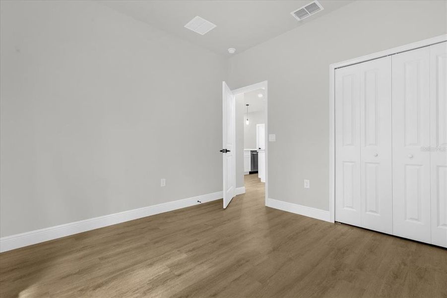 Spacious, unfurnished interior of a new home in , Homosassa (Image 20).