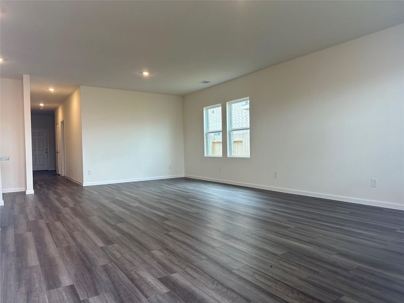 Spacious, unfurnished interior of a new home in Sunterra Lakes, Brookshire (Image 9). Spacious, unfurnished interior of a new home in Sunterra Lakes, Brookshire (Image 9).