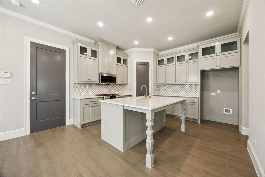 Open concept kitchen, great for entertaining.