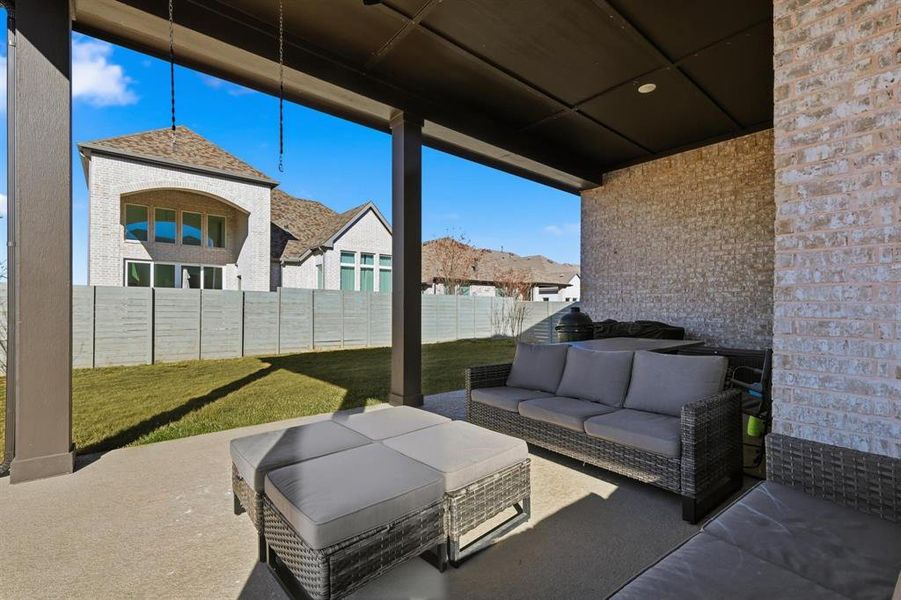 Exterior details and patio area of a home in , Northlake (Image 4).