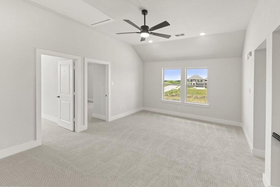 Spacious, unfurnished interior of a new home in Valencia on The Lake, Little Elm (Image 15).