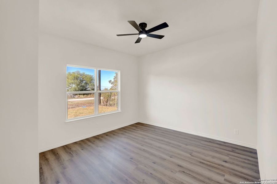 Spacious, unfurnished interior of a new home in , Hondo (Image 18).
