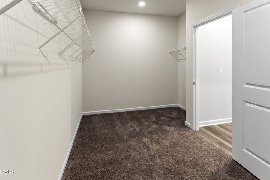 Walk-In Closet Walk-In Closet